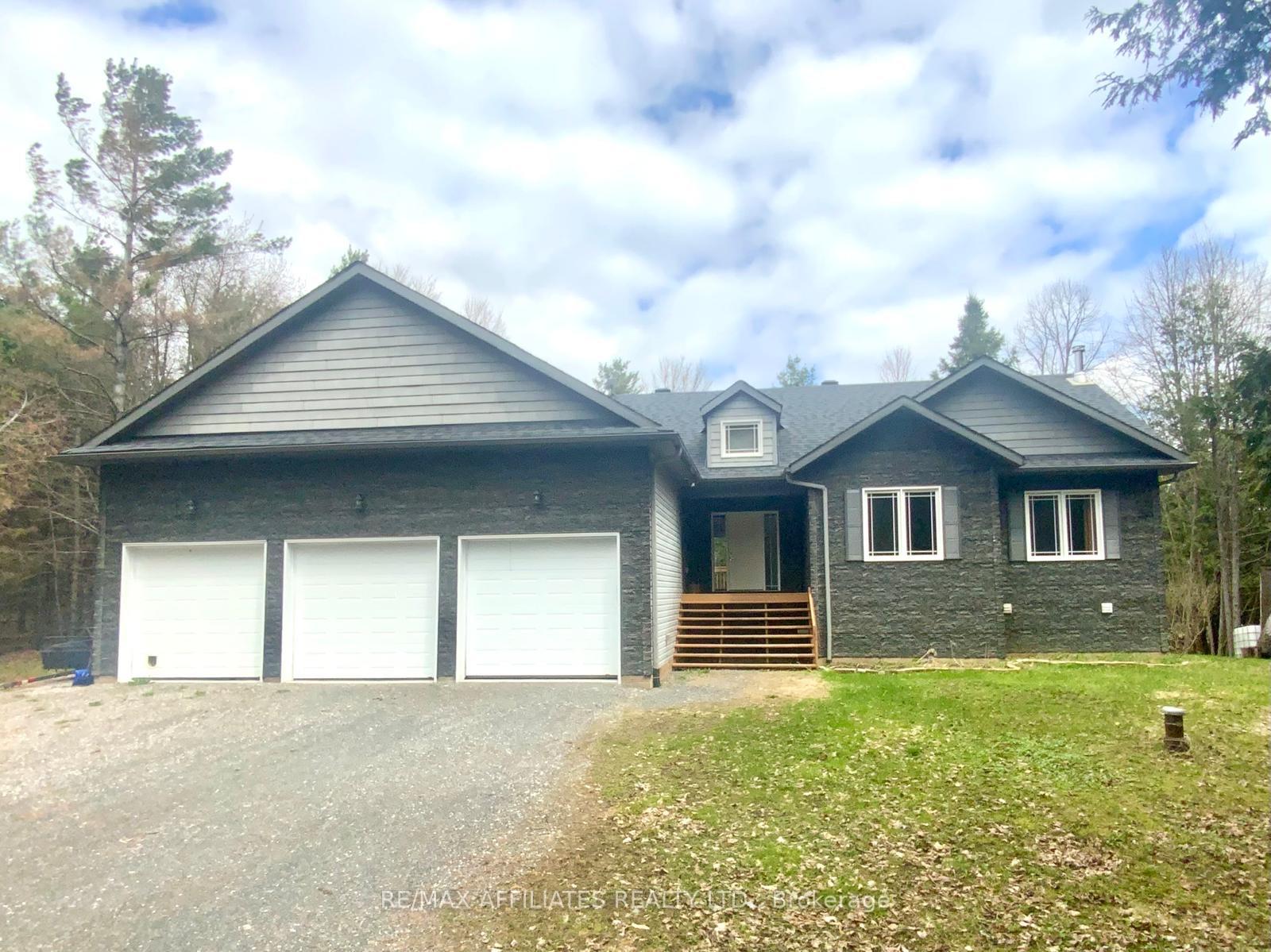 2678-concession-11-e-road-lanark-highlands-ontario-x12029840