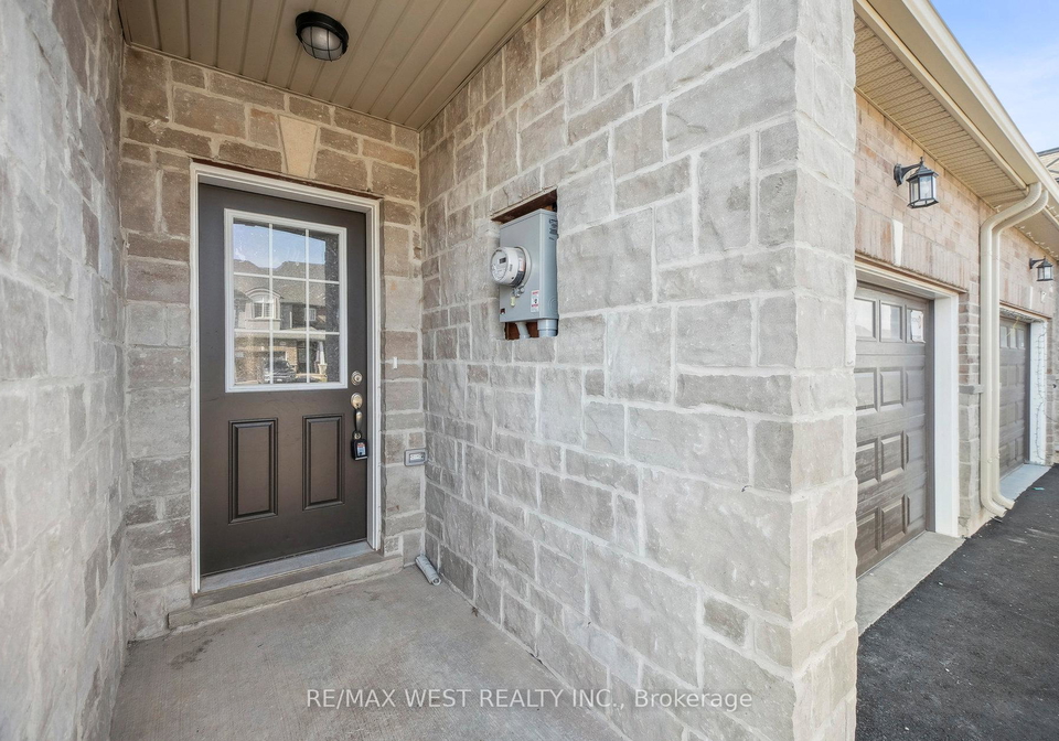 106-pinot-crescent-hamilton-ontario-x12031515