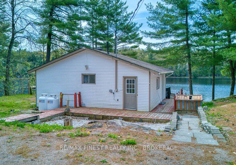 1052-turner-way-central-frontenac-ontario-x12032395