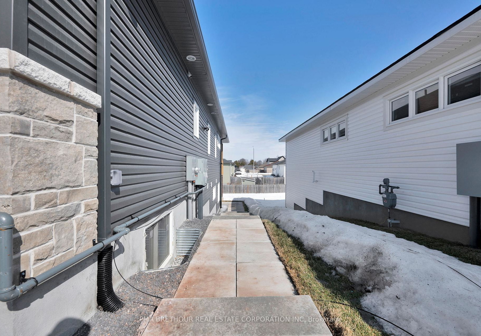 88-whitcomb-crescent-smith-falls-ontario-x12038410