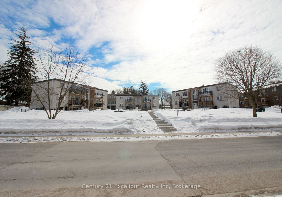 360-queen-street-e-centre-wellington-ontario-x12040727