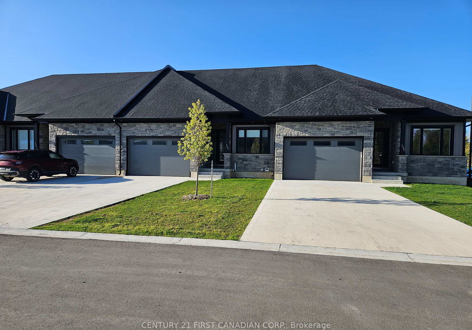 484-kip-lane-plympton-wyoming-ontario-x12043625