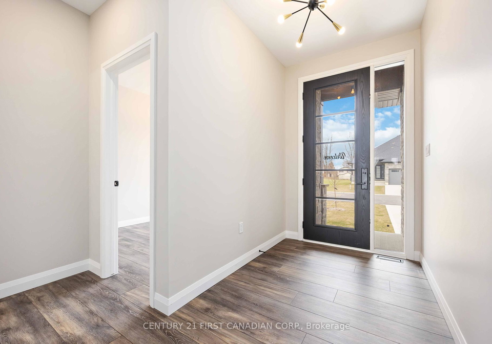 484-kip-lane-plympton-wyoming-ontario-x12043625