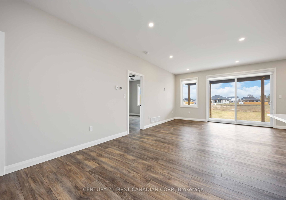 484-kip-lane-plympton-wyoming-ontario-x12043625