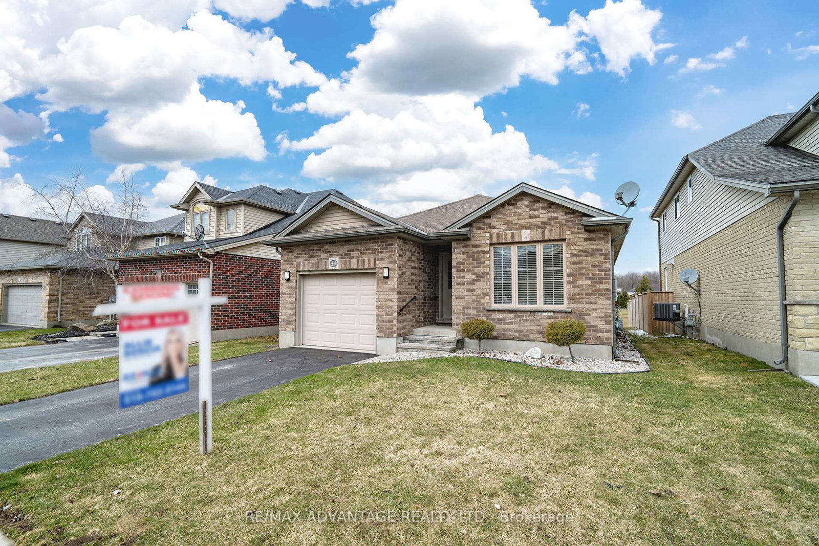 10-stonefield-gate-middlesex-centre-ontario-x12045333
