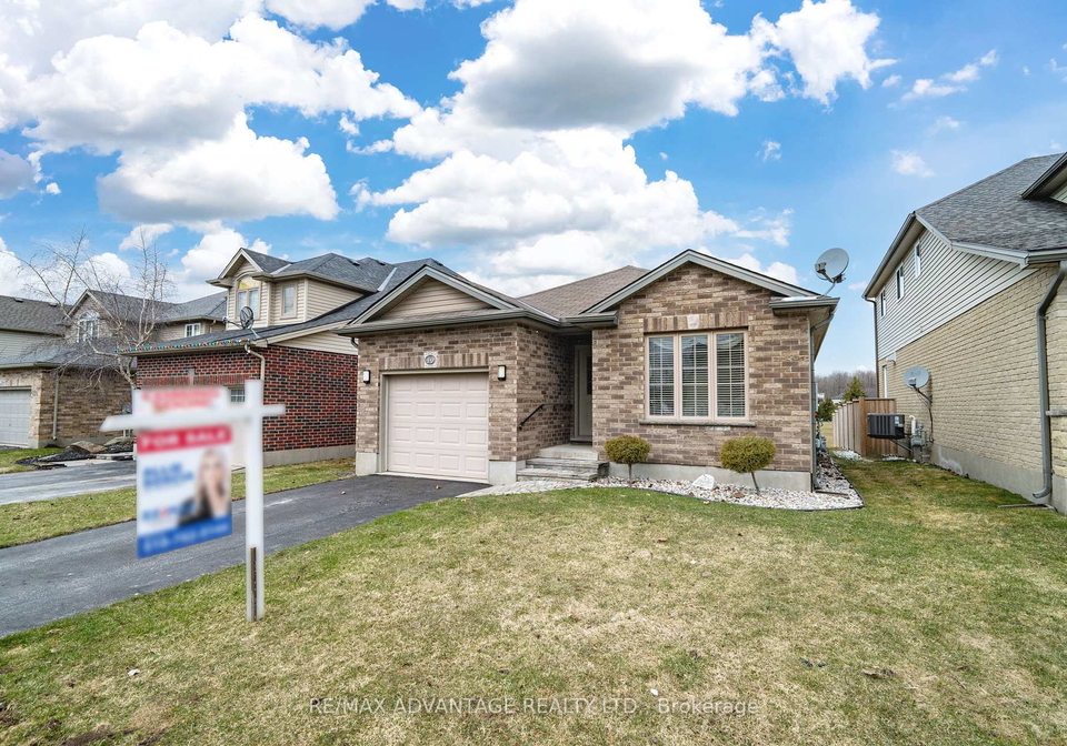 10-stonefield-gate-middlesex-centre-ontario-x12045333