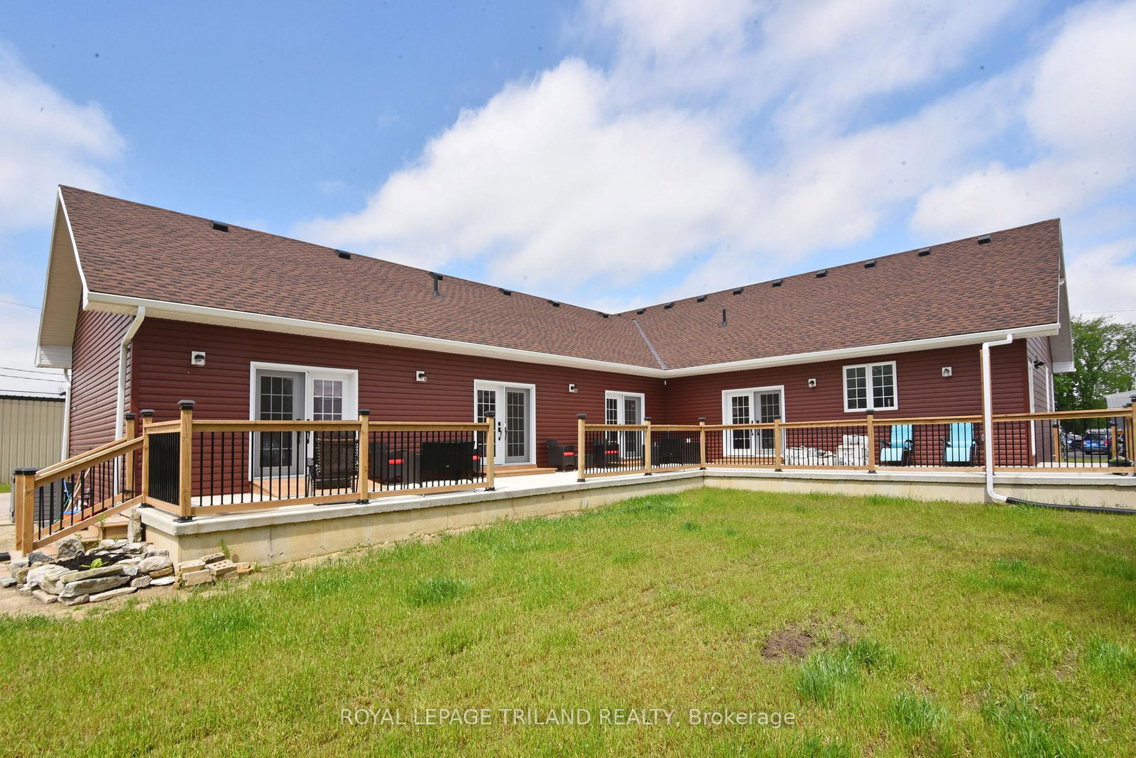 141-main-street-lambton-shores-ontario-x12052619