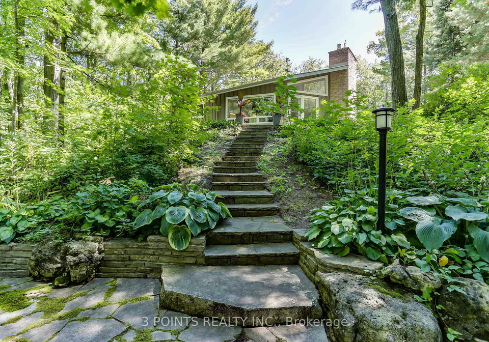 4-frances-crescent-south-huron-ontario-x12054000