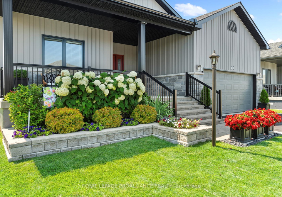 11-gilbert-crescent-prince-edward-county-ontario-x12058840