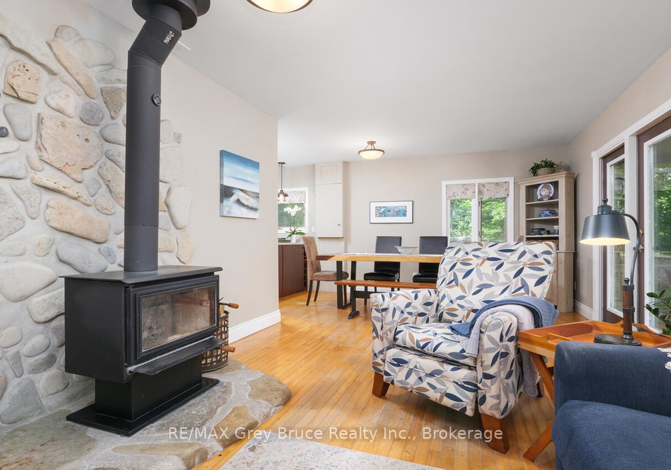11lt17-shoreline-drive-northern-bruce-peninsula-ontario-x12064454