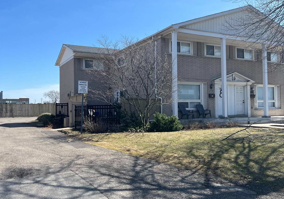 25-greenford-drive-hamilton-ontario-x12066786