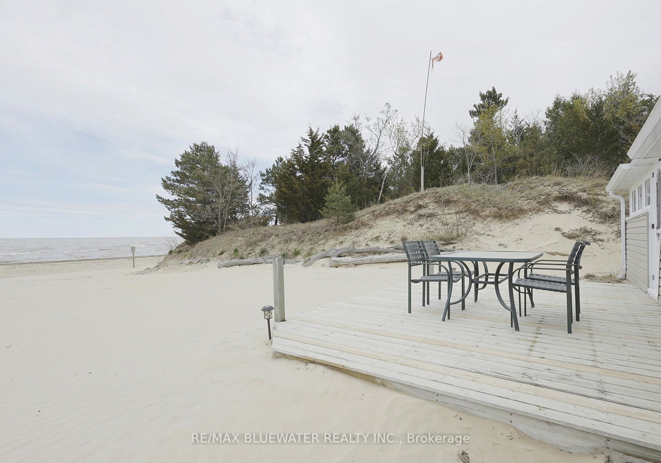 6388-west-parkway-drive-lambton-shores-ontario-x12068289