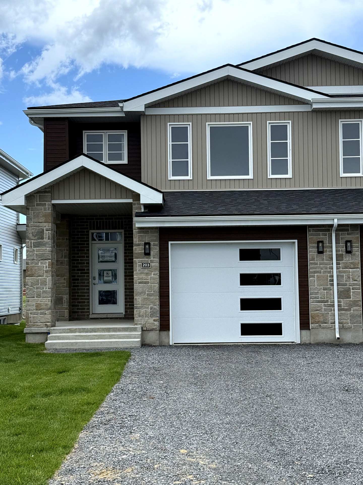 203-superior-drive-loyalist-ontario-x12073777