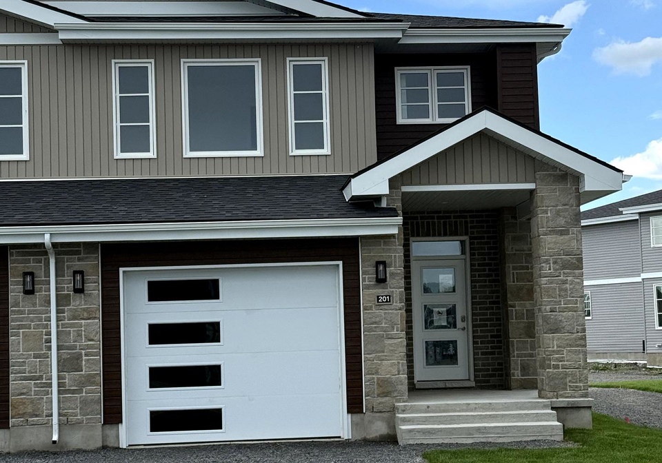 201-superior-drive-loyalist-ontario-x12073788