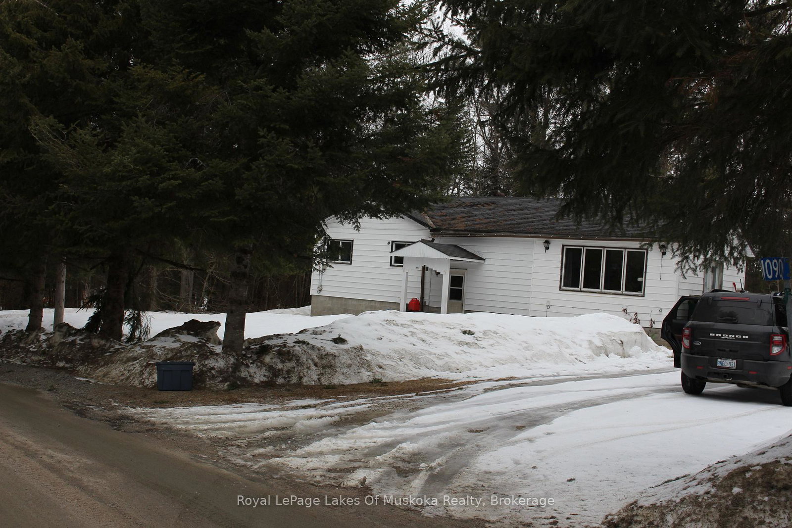 1090-peace-valley-road-bracebridge-ontario-x12075408