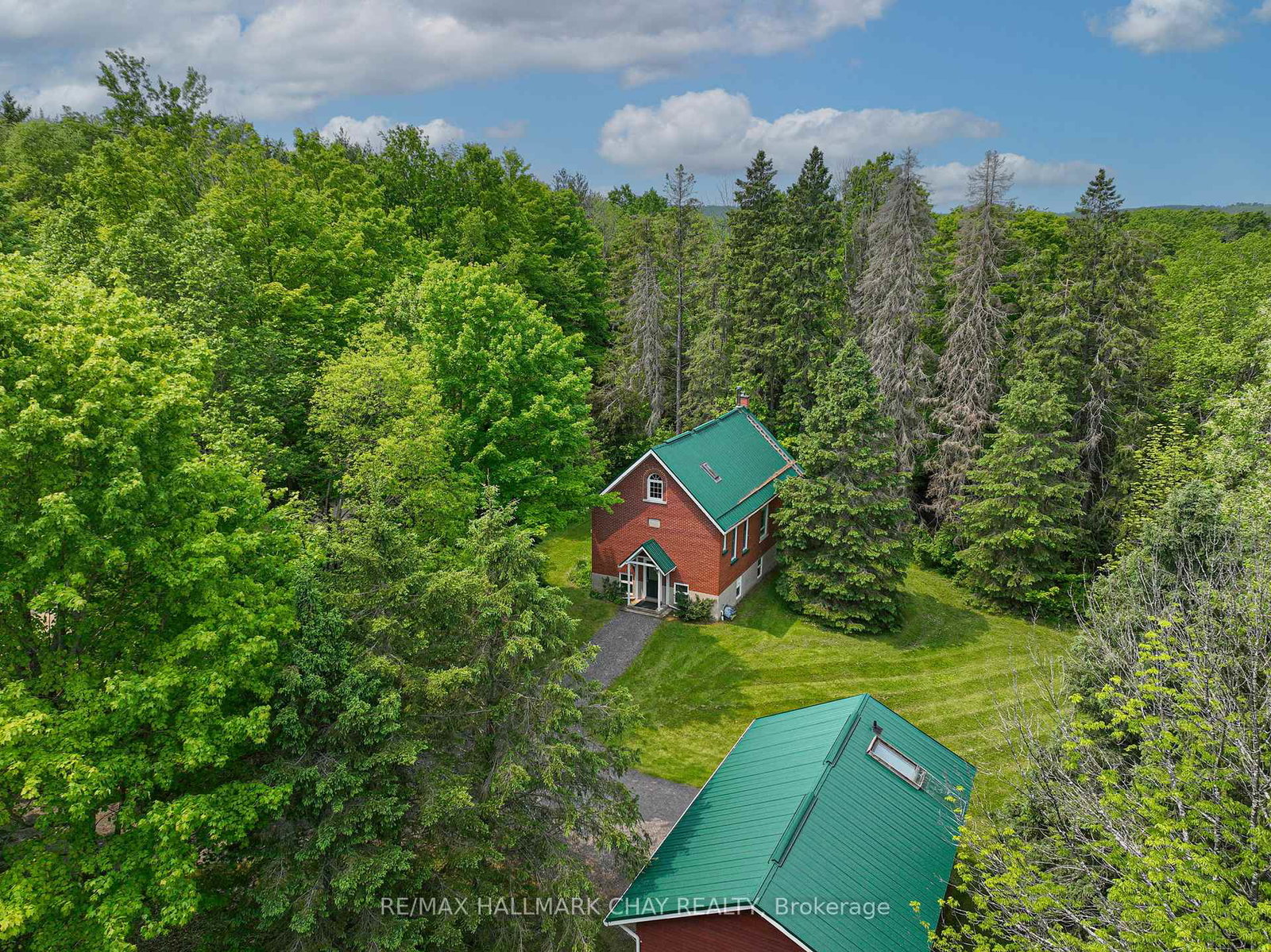 627379-15-sideroad-mulmur-ontario-x12075735