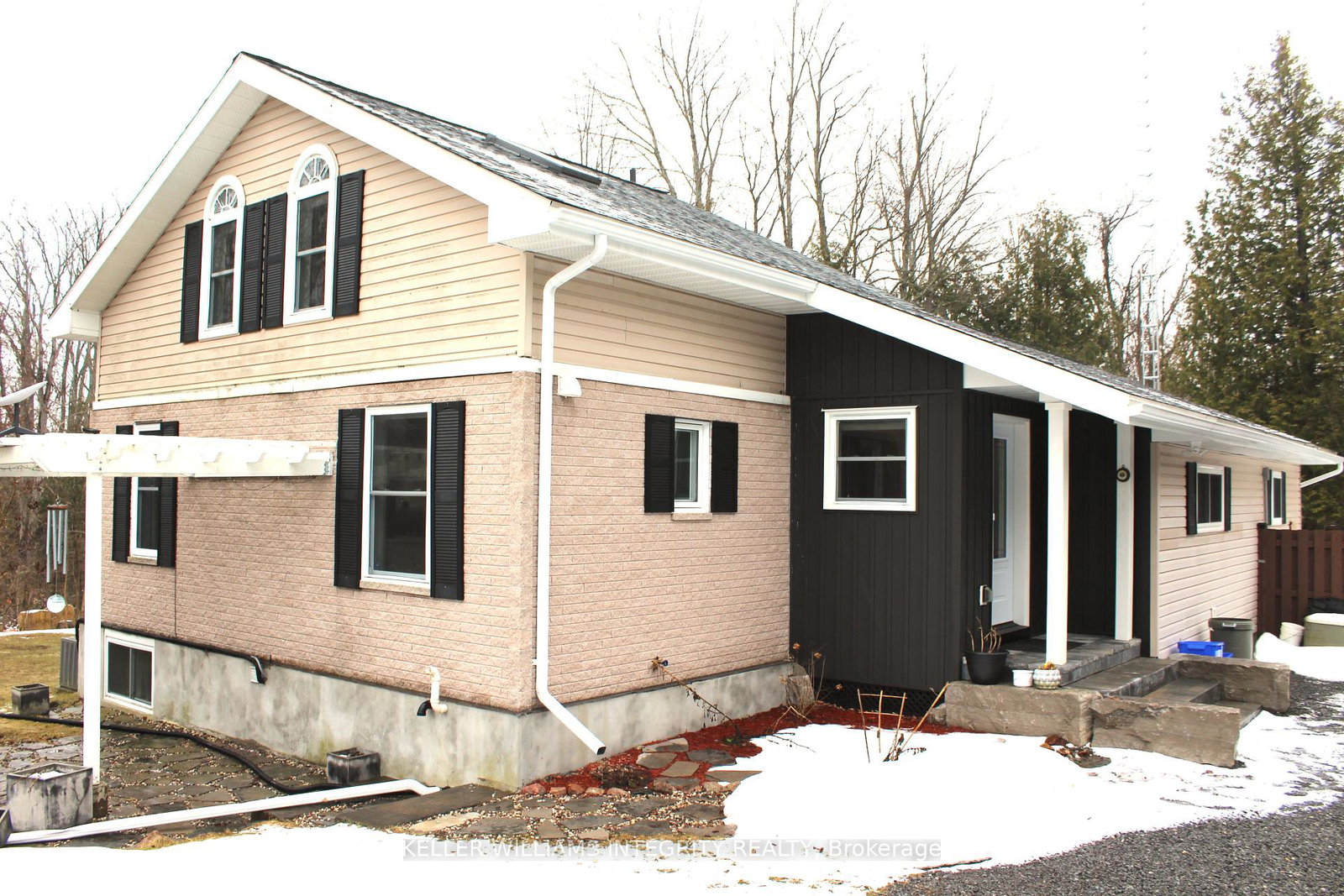 1048-upper-perth-road-lanark-highlands-ontario-x12077951