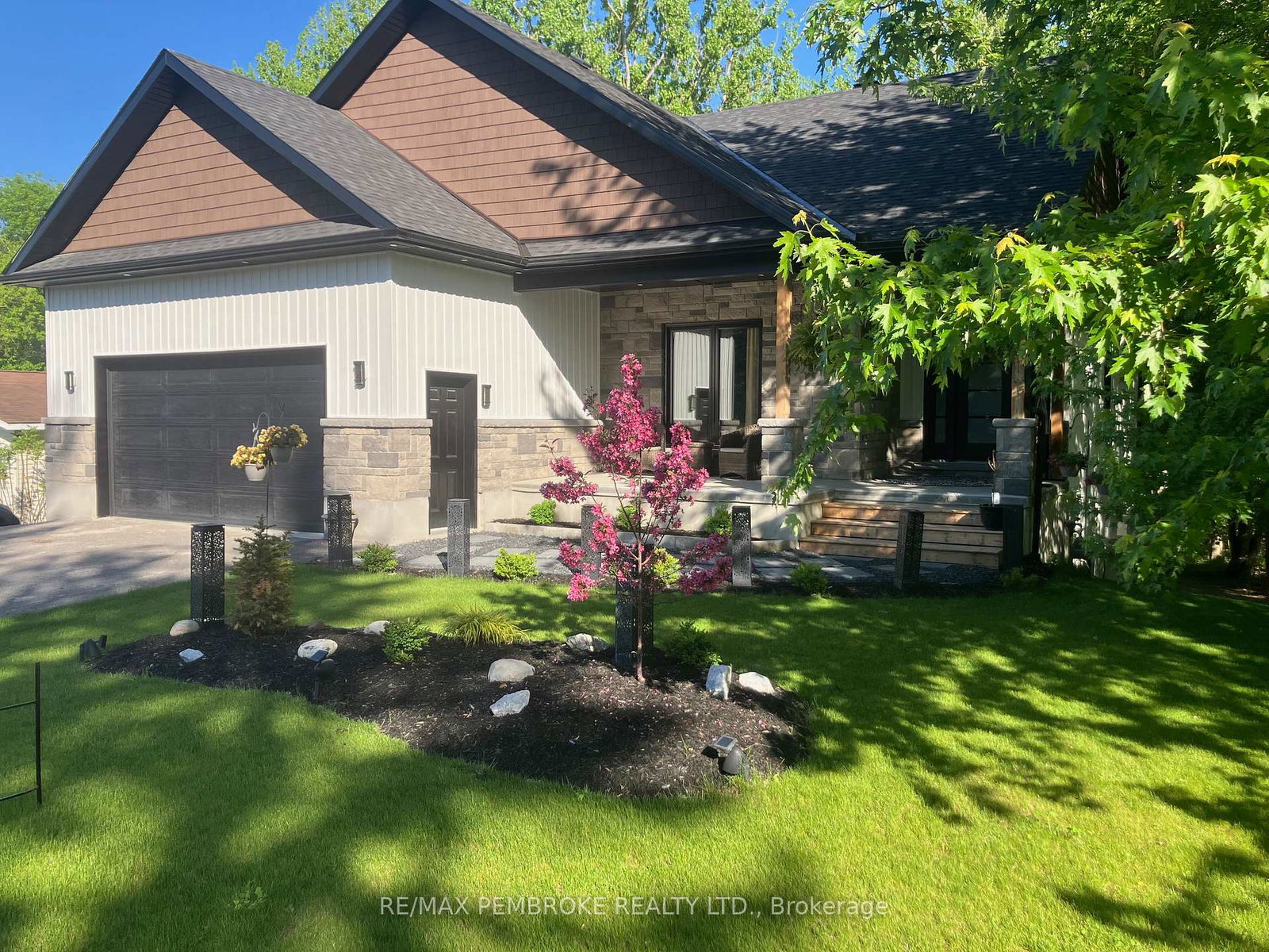 9-smith-street-whitewater-region-ontario-x12078029