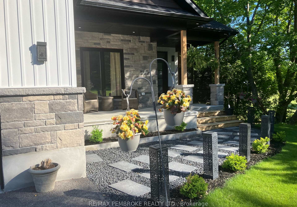 9-smith-street-whitewater-region-ontario-x12078029