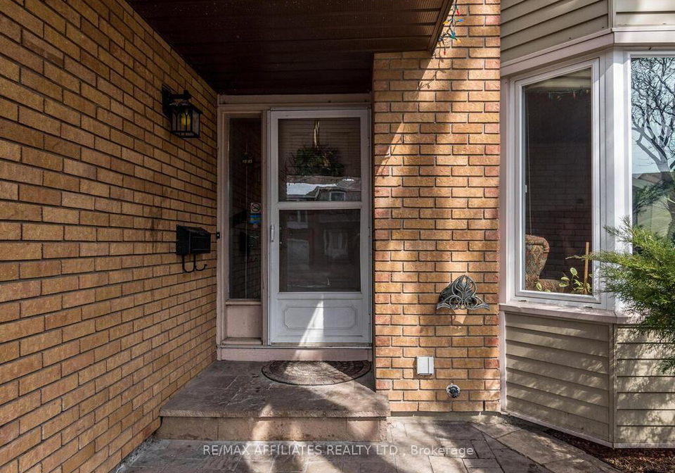1015-alenmede-crescent-ottawa-ontario-x12081372