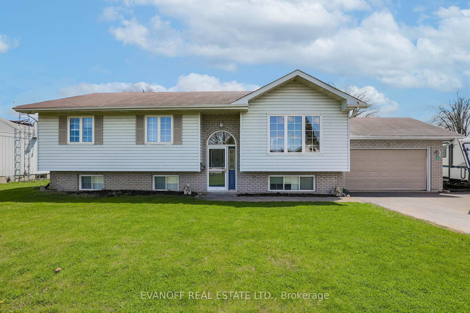 61-bruce-street-kawartha-lakes-ontario-x12081381