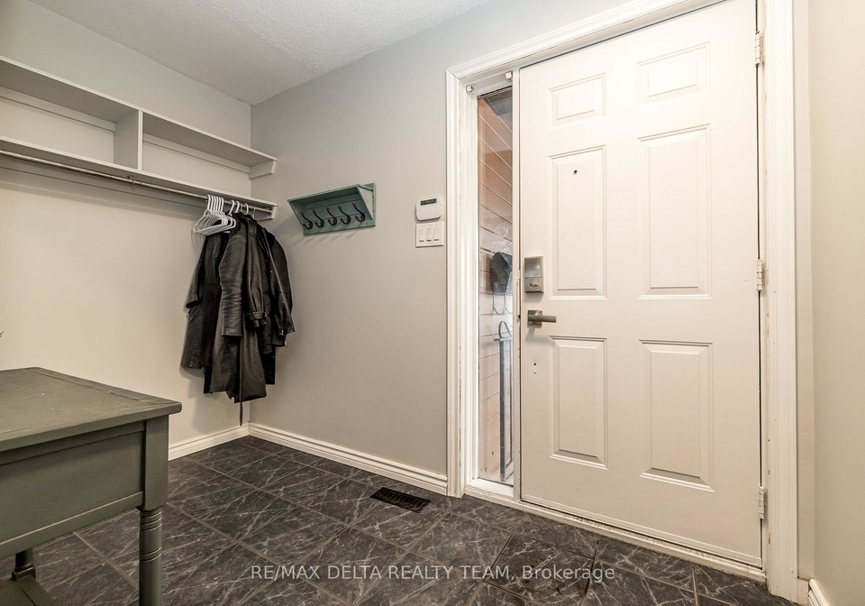 302-lafontaine-avenue-ottawa-ontario-x12084909