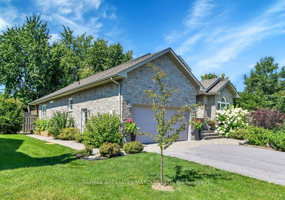 6798-riverview-drive-south-glengarry-ontario-x12090604