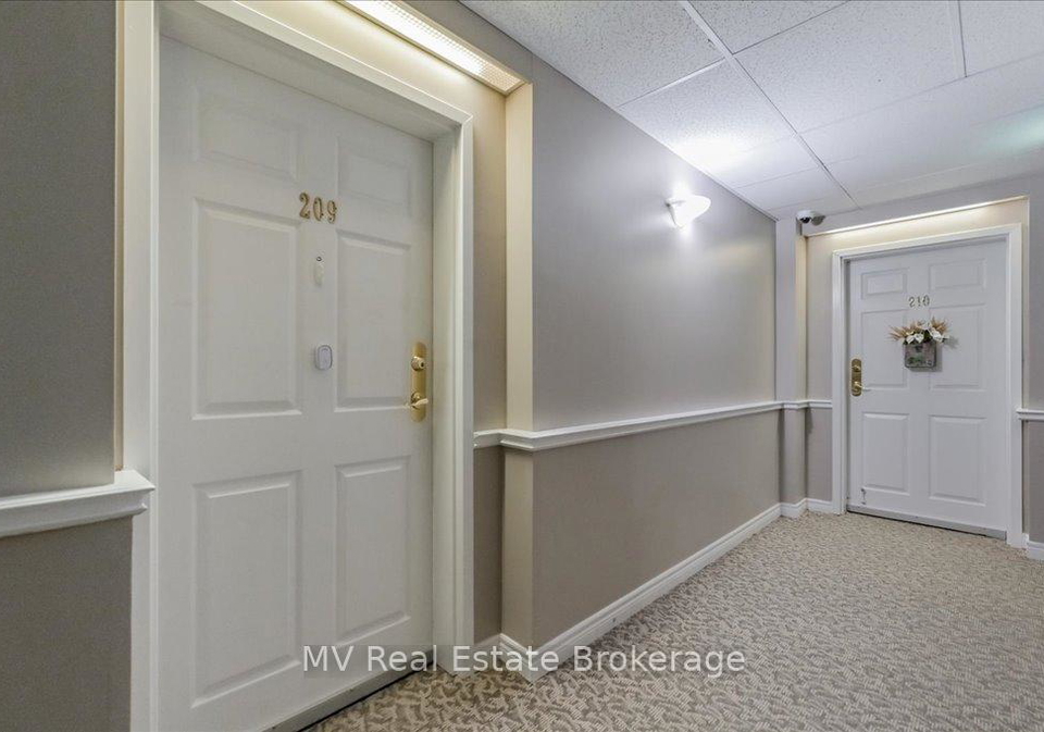 20-station-square-centre-wellington-ontario-x12091241