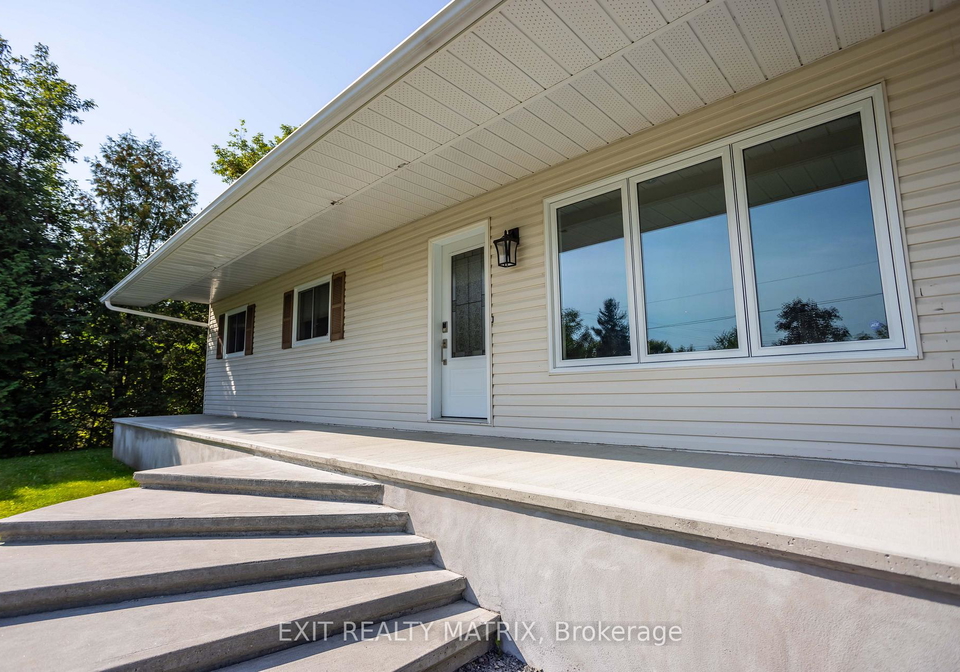 10-ralph-street-north-dundas-ontario-x12091302