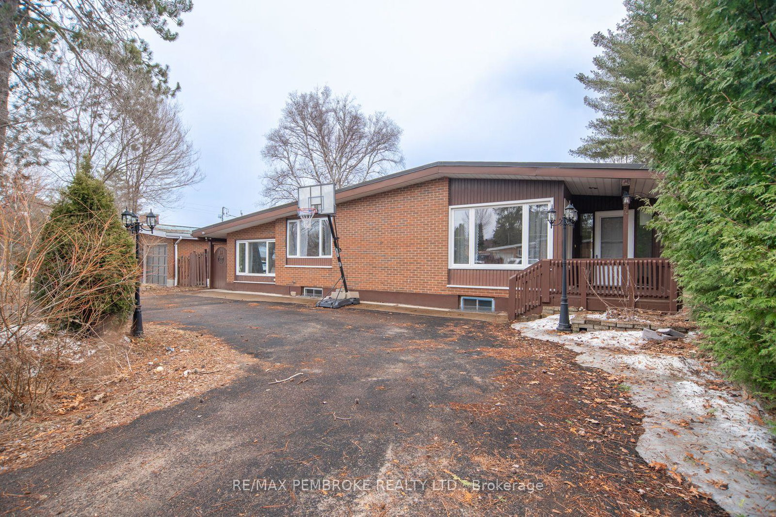 84-frontenac-crescent-deep-river-ontario-x12093179
