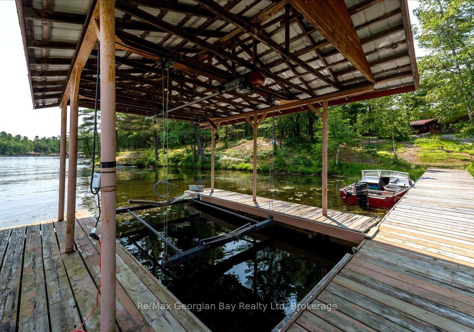 70547-severn-river-shore-muskoka-lakes-ontario-x12093880