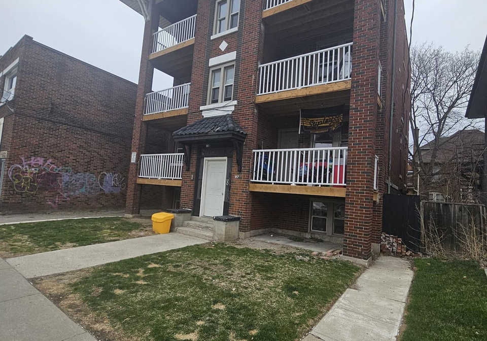 917-main-street-e-hamilton-ontario-x12094300