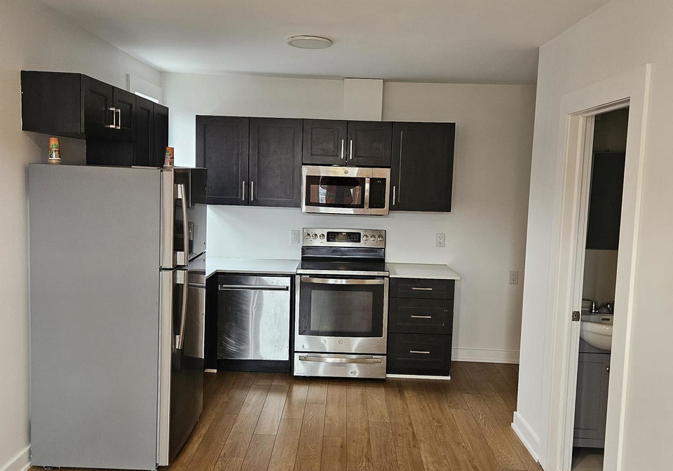 917-main-street-e-hamilton-ontario-x12094300