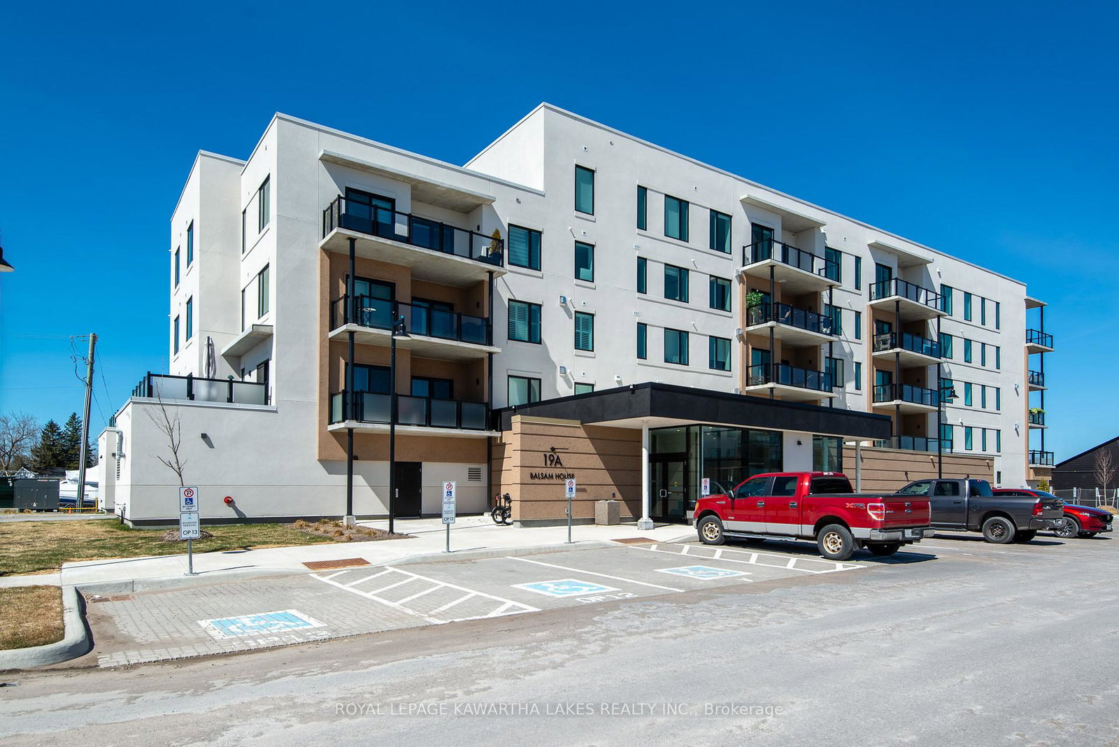 19-west-street-n-kawartha-lakes-ontario-x12094763