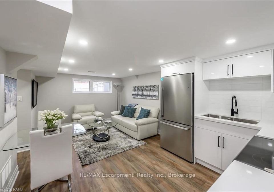 153-east-33rd-street-e-hamilton-ontario-x12096024