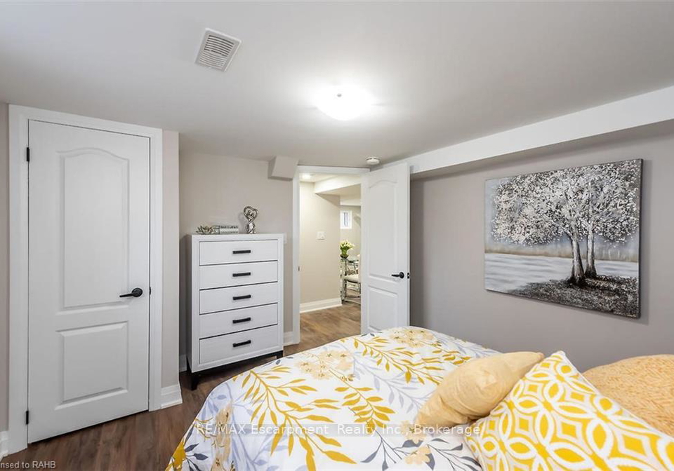 153-east-33rd-street-e-hamilton-ontario-x12096024