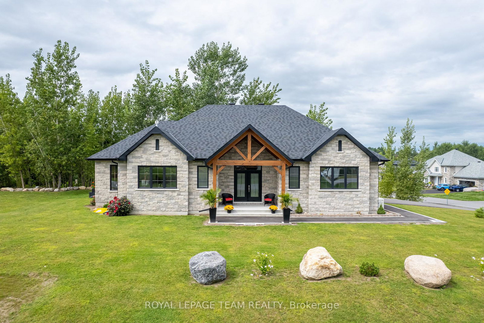 1-stratford-boulevard-south-stormont-ontario-x12098828