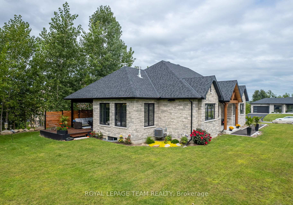 1-stratford-boulevard-south-stormont-ontario-x12098828