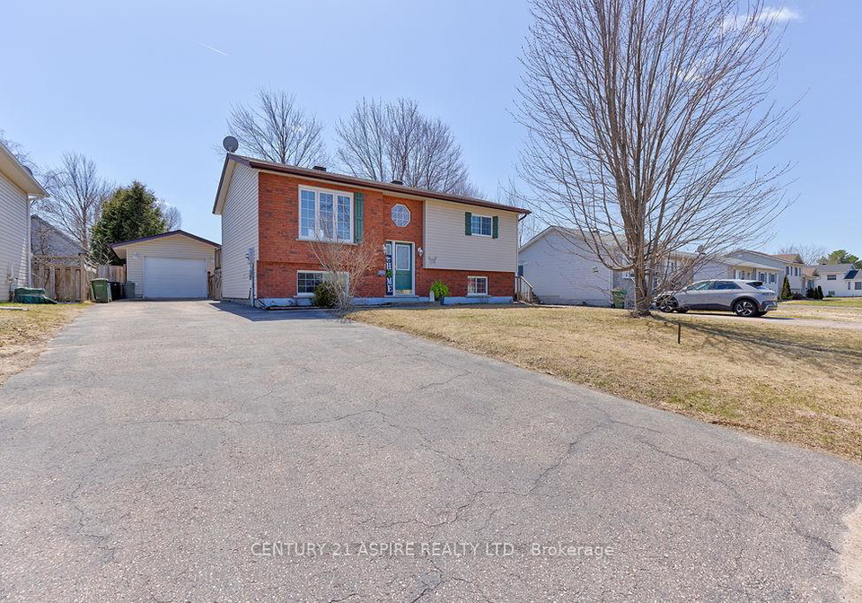 7-daniel-avenue-petawawa-ontario-x12100035