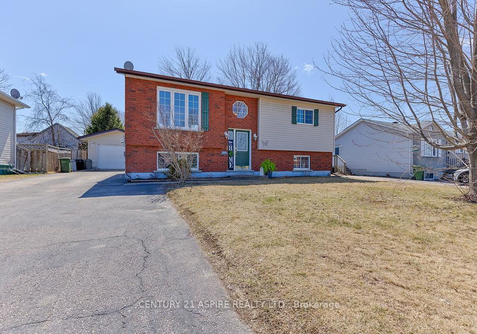 7-daniel-avenue-petawawa-ontario-x12100035