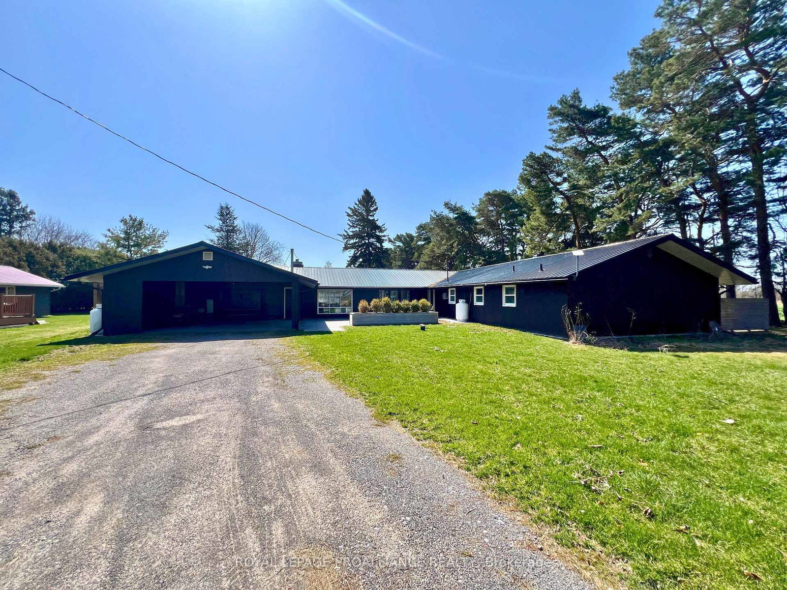 1163-county-road-11-prince-edward-county-ontario-x12101321