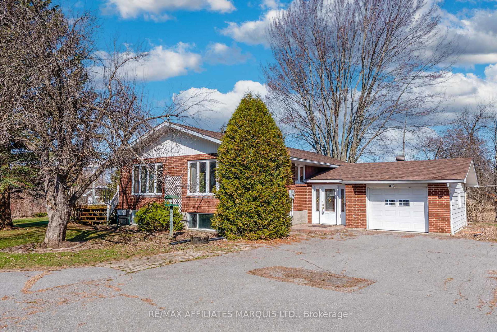 10984-county-road-2-south-dundas-ontario-x12104009