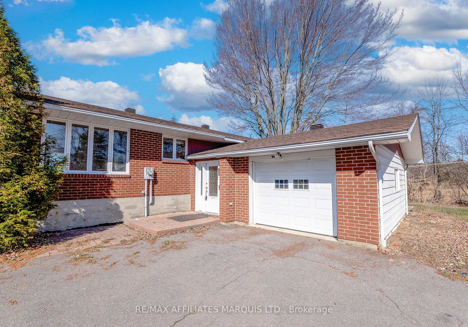10984-county-road-2-south-dundas-ontario-x12104009