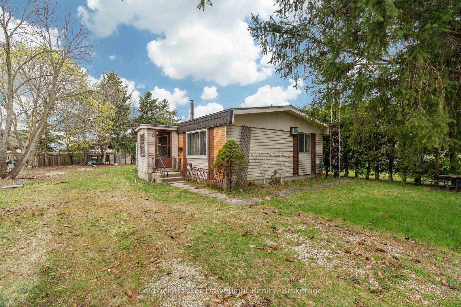 215-prince-alfred-street-south-huron-ontario-x12108371