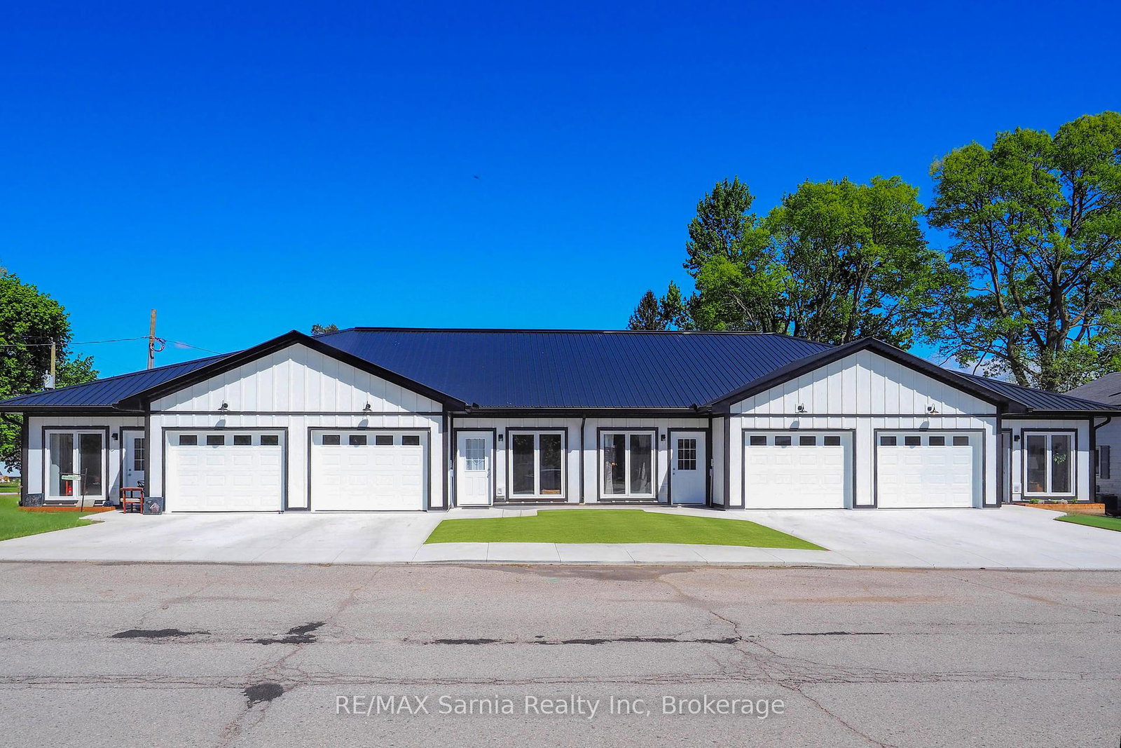 3250-river-street-brooke-alvinston-ontario-x12108437