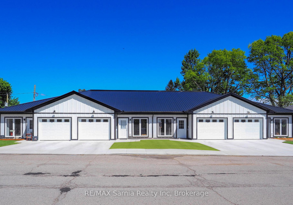 3250-river-street-brooke-alvinston-ontario-x12108437