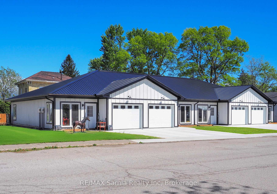 3250-river-street-brooke-alvinston-ontario-x12108437