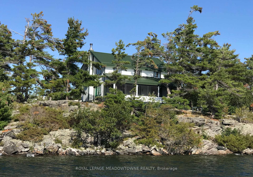 1gb467-porcupine-island-the-archipelago-ontario-x12108651