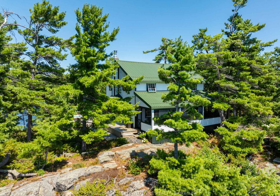 1gb467-porcupine-island-the-archipelago-ontario-x12108651