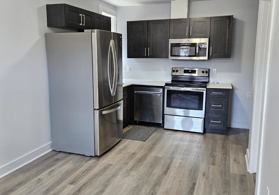 917-main-street-e-hamilton-ontario-x12109467